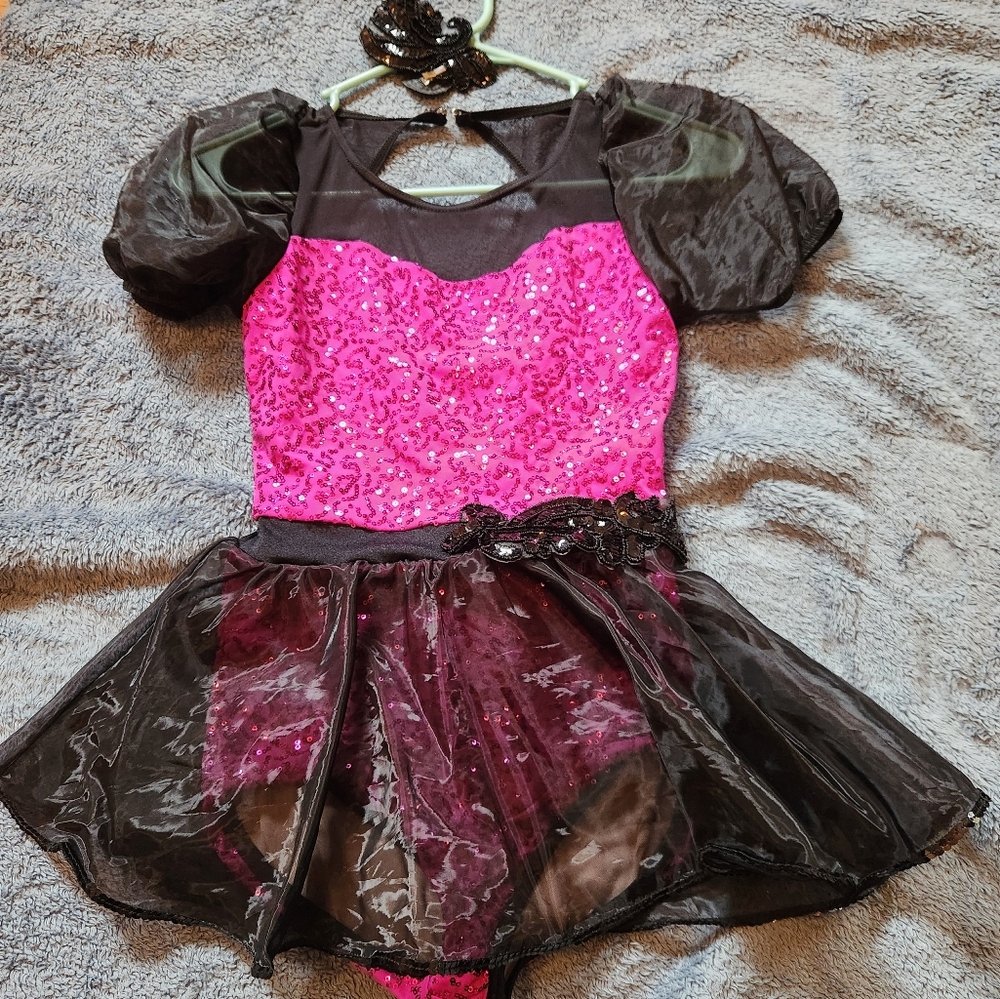 Dance Costume. Hot pink and black with sequence and hair piece. Size 10-12
